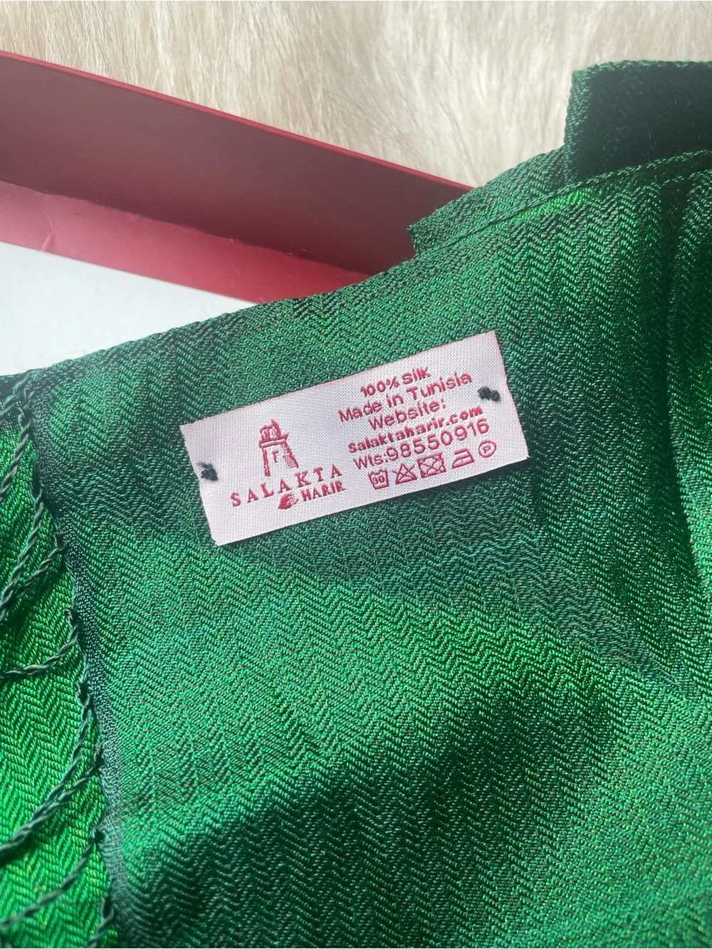 100% Silk Made by Salakta Harir Green Fringe Scarf Wrap NIB